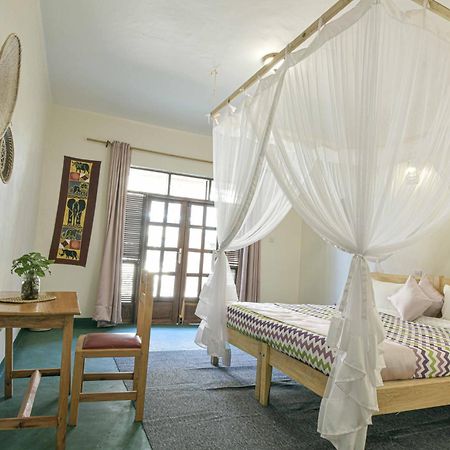 Cycad Entebbe Guest House Eksteriør bilde