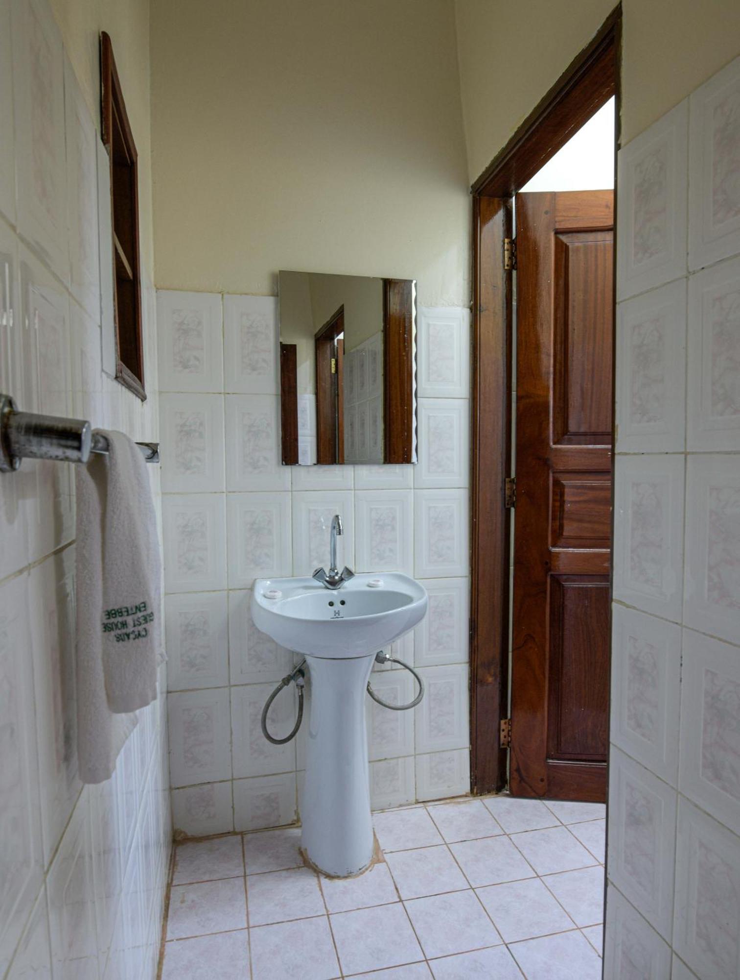 Cycad Entebbe Guest House Eksteriør bilde